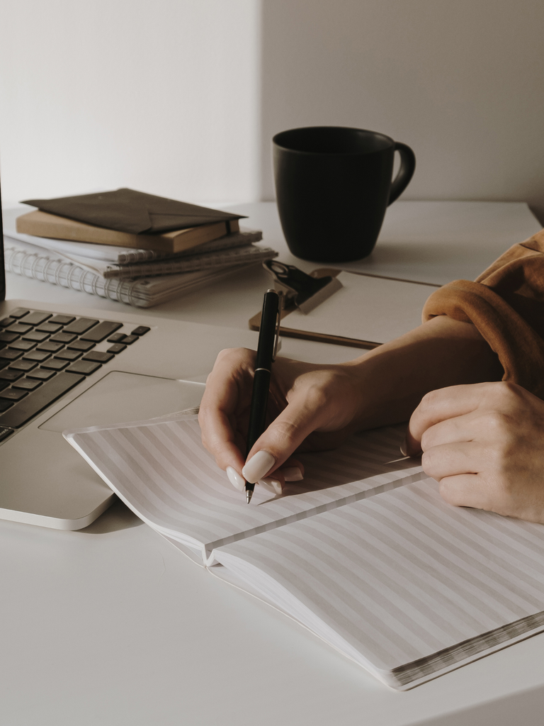 3 contracts every freelancer needs for their business